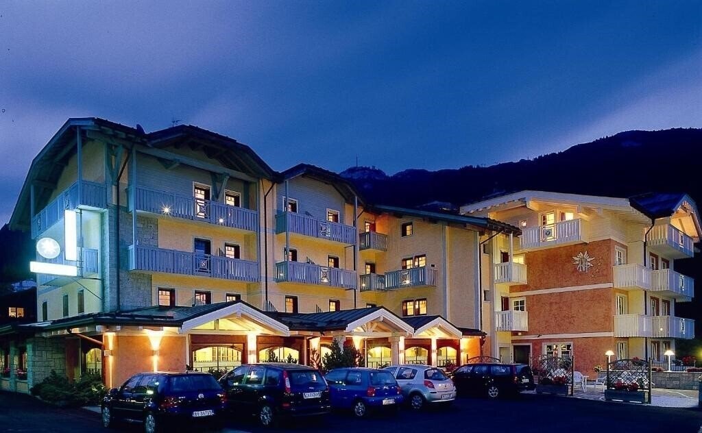 Готель Ideal Hotel Madonna di Campiglio 4*