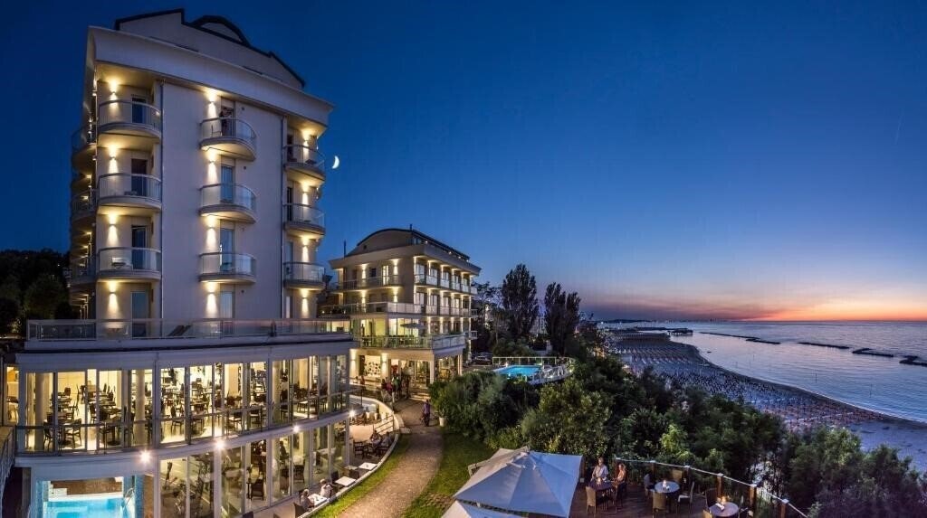 Отель Sans Souci Hotel Gabicce Mare 4*