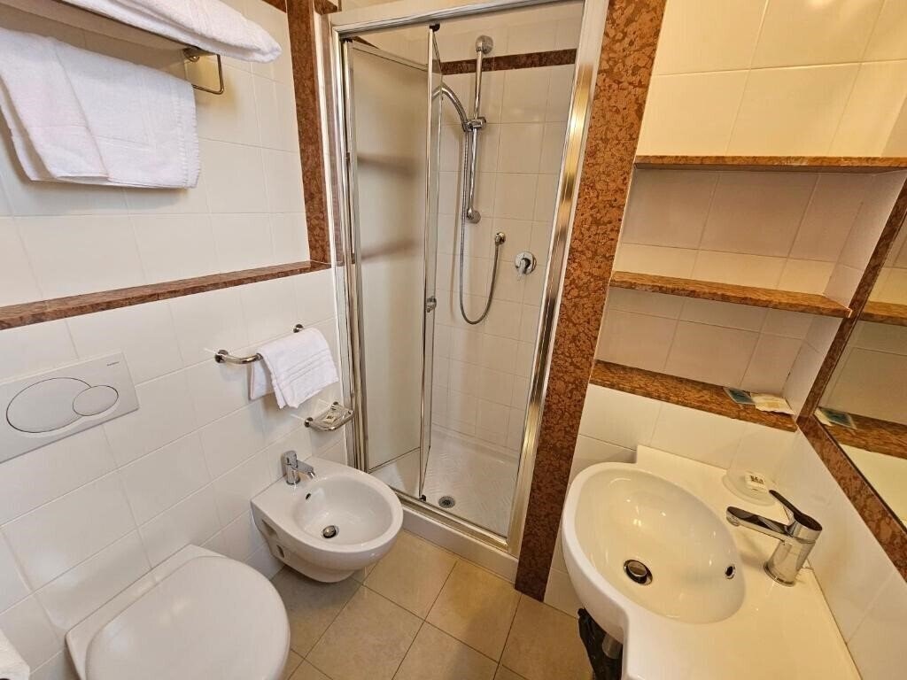 Фото Fiorella Hotel (Senigallia) 2*