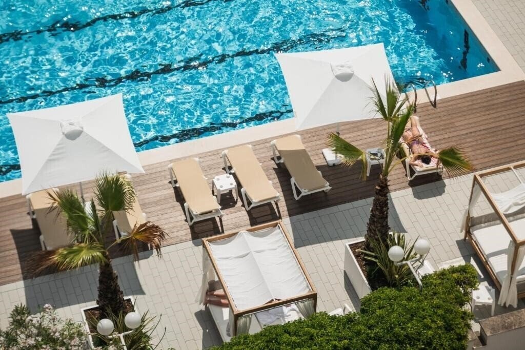 Отель HR Resort 4*