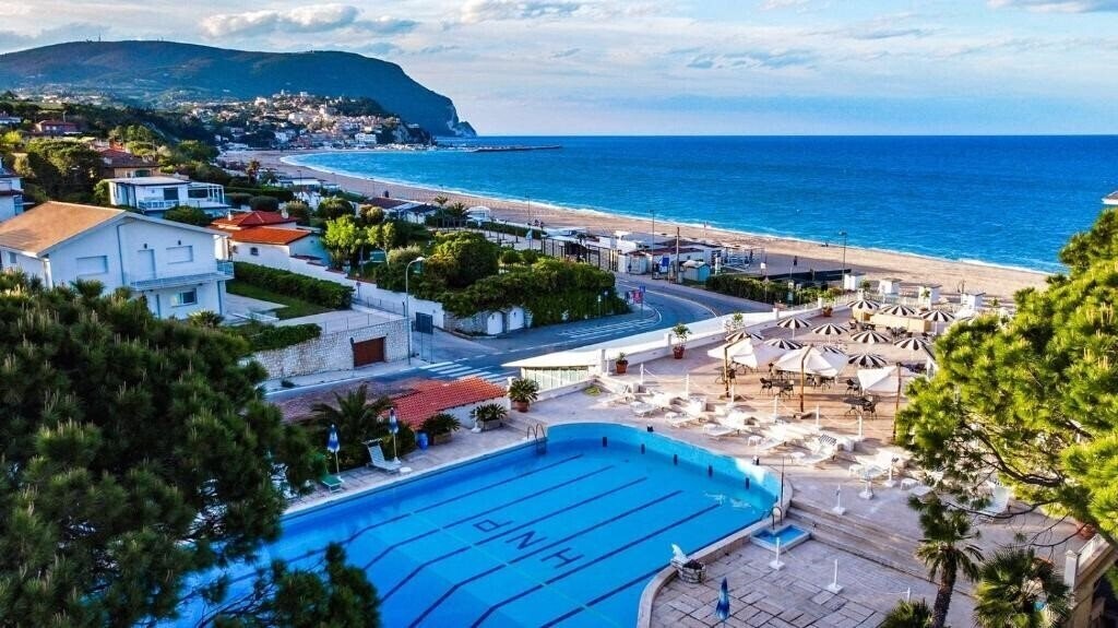 Отель Numana Palace Hotel 4*