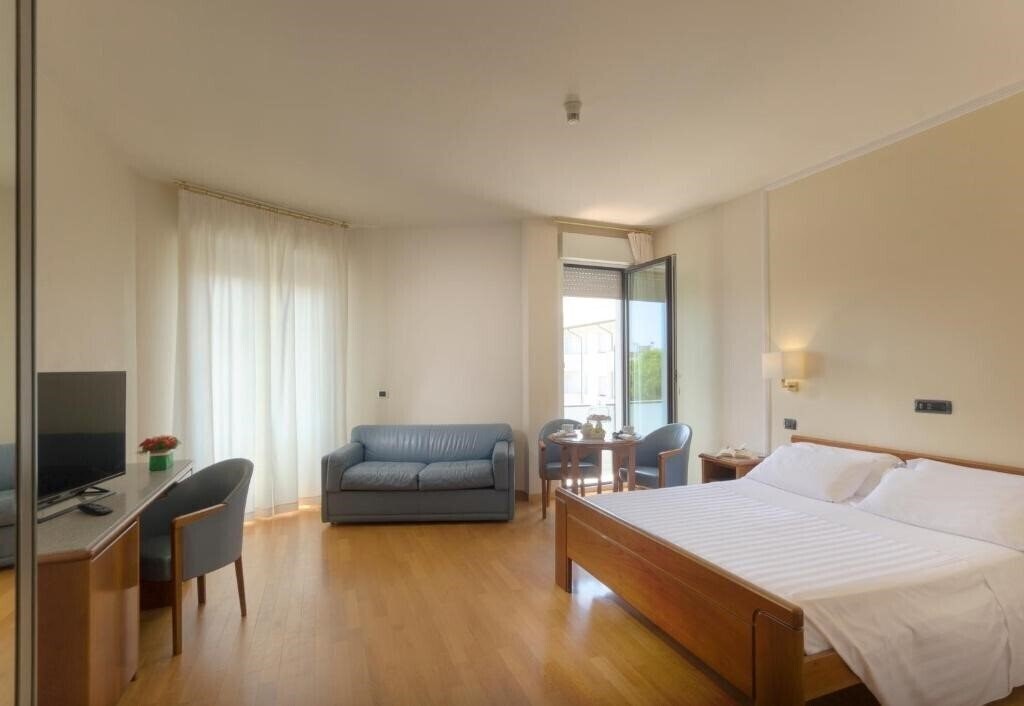 Фото Il Timone Hotel (Porto San Giorgio) 4*