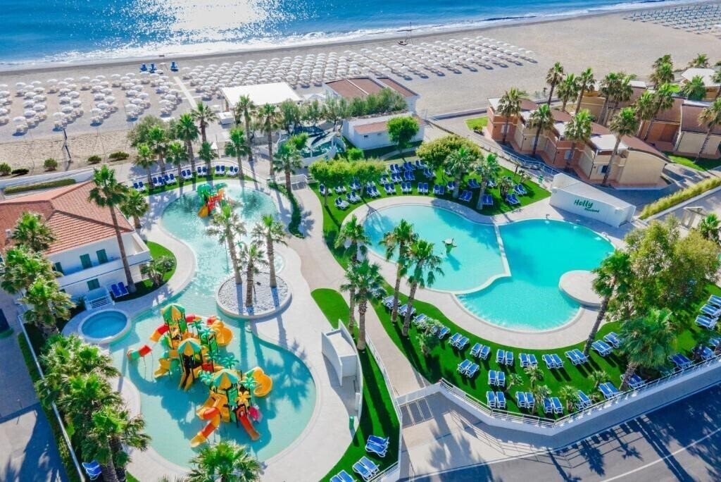 Отель Holiday Family Village (Porto Sant Elpidio) 4*