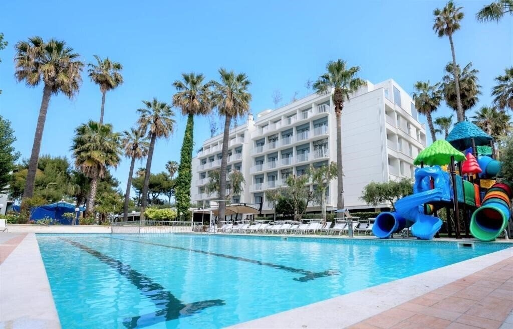 Отель Relax Hotel (San Benedetto Del Tronto) 3*