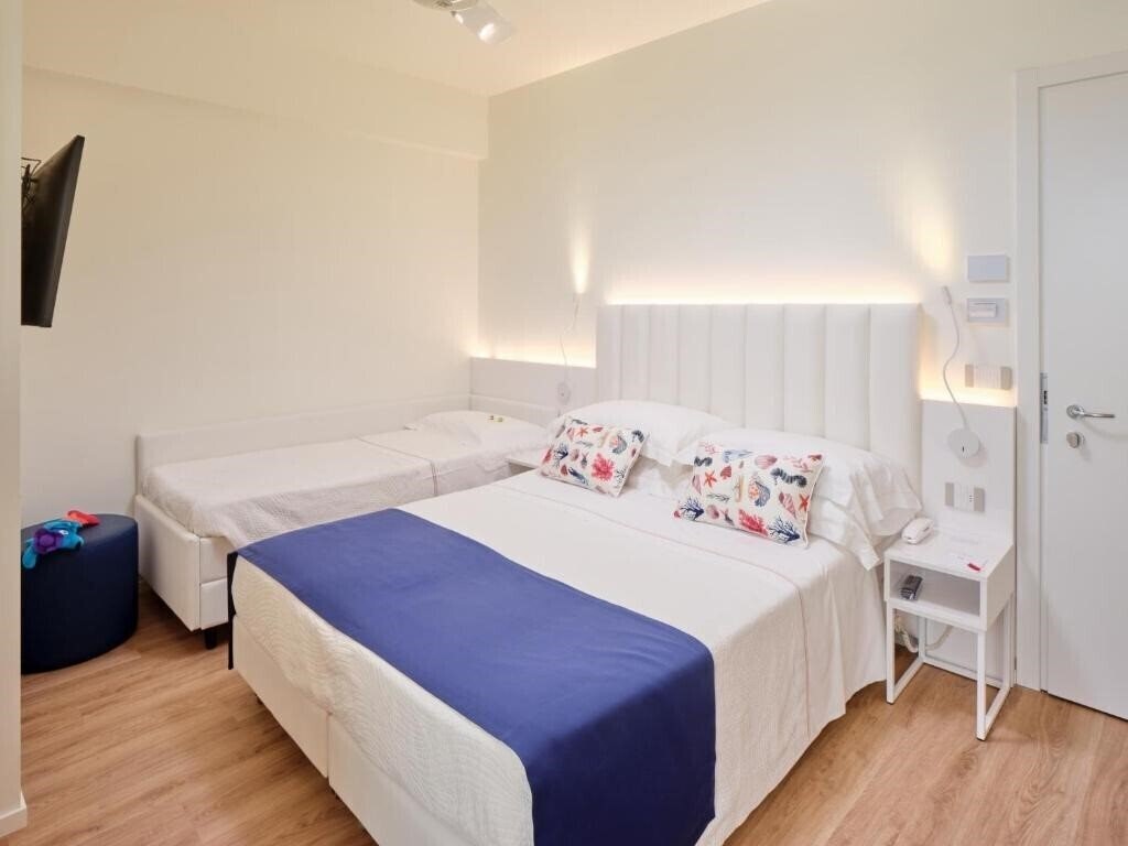 Отель Una Hotels Imperial Beach Fano 3*