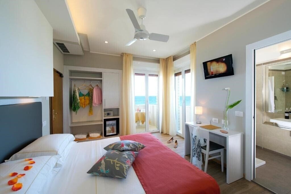 Фото Una Hotels Imperial Beach Fano 3*