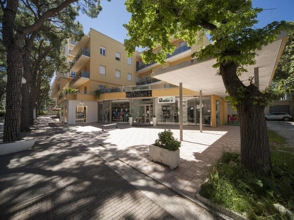 Отель Colombo (Riccione) 2*