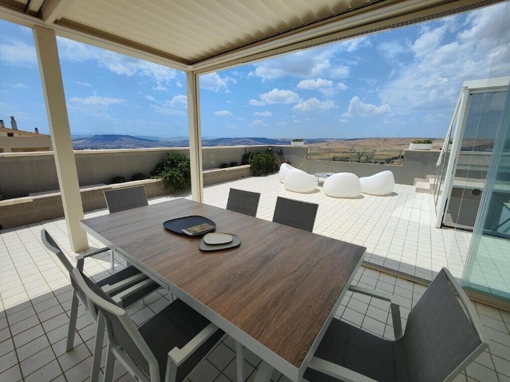 Фото Golden Suite Apartments 4*