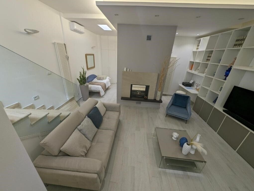 Фотографія Golden Suite Apartments 4*