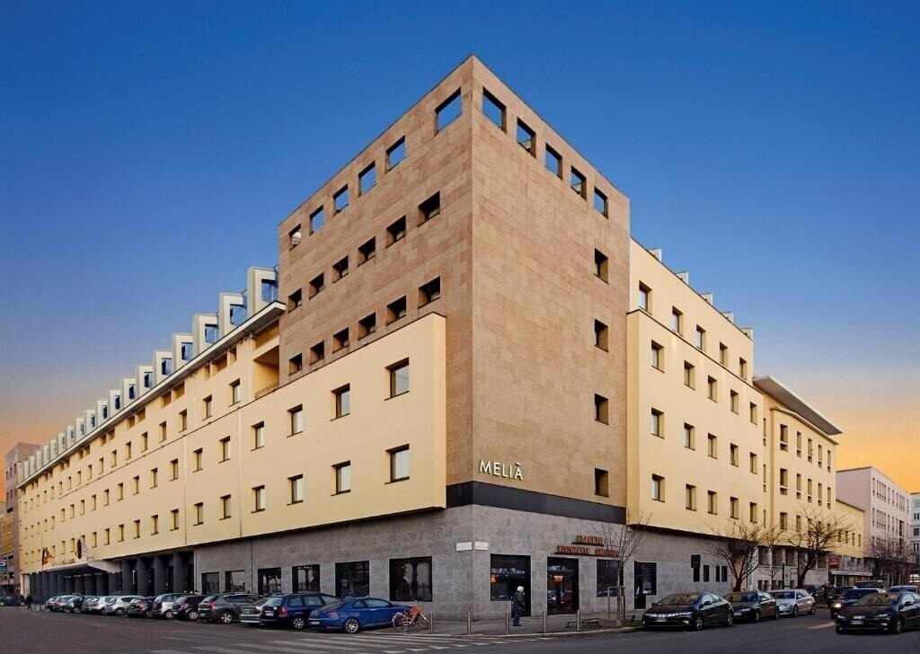 Готель Melia Milano 5*