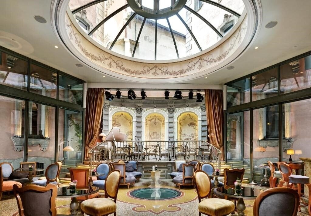 Готель Chateau Monfort 5*
