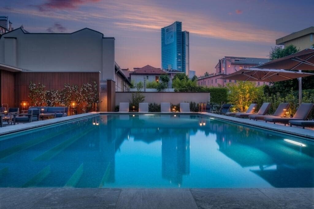 Готель Crowne Plaza Milan City 4*