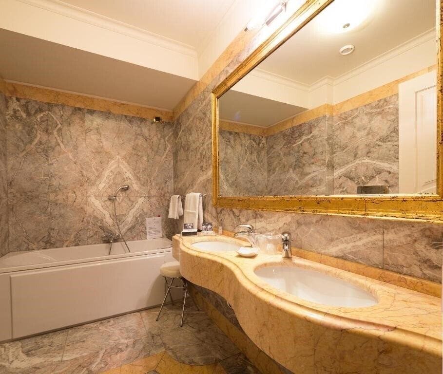 Фотографія Grand Visconti Palace 4*