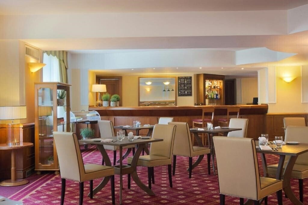 Отель Starhotel Business Palace 4*