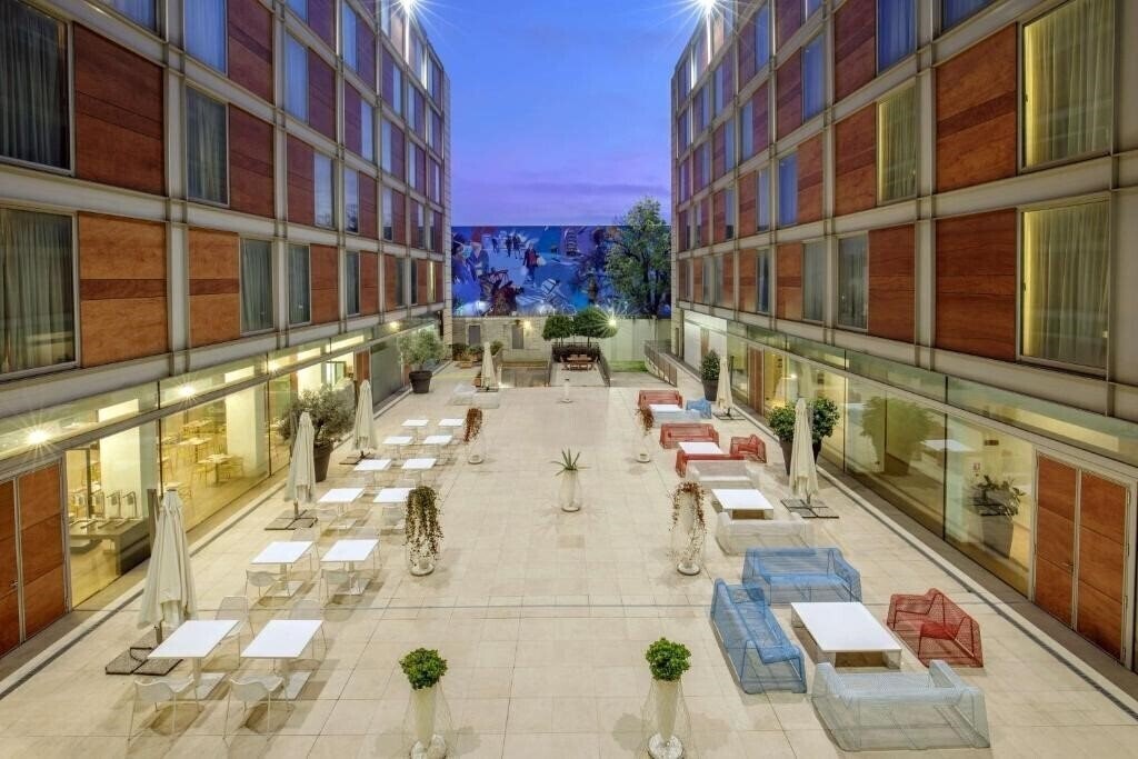 Готель Doubletree By Hilton Milan 4*