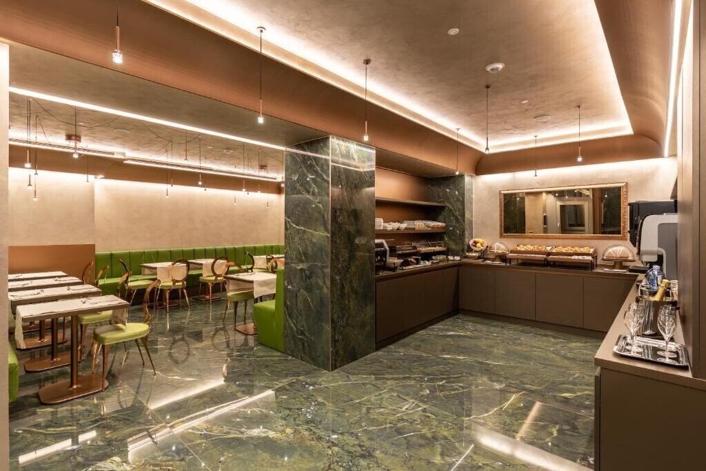 Готель Ariston Hotel 3*