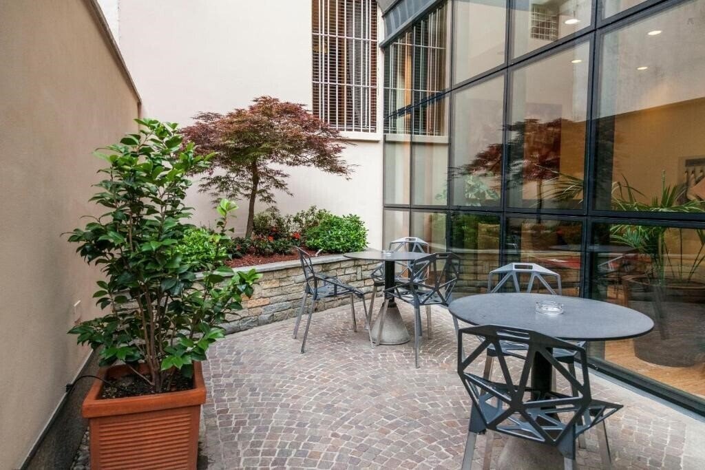 Фото Des Etrangers 3*
