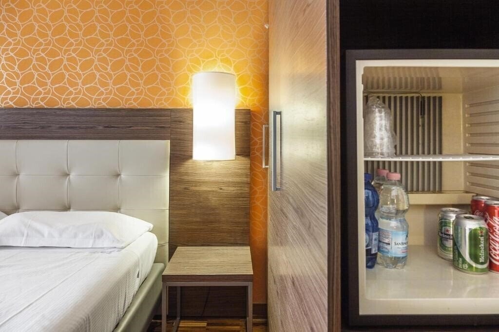 Картинка Des Etrangers 3*