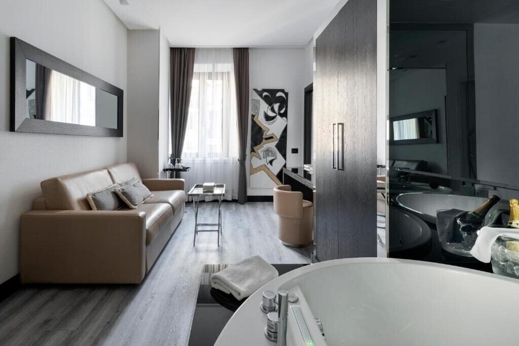 Фото Napoleon Hotel 4*