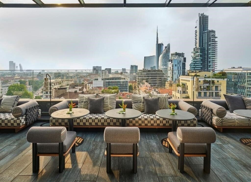 Готель Me Milan Il Duca 5*