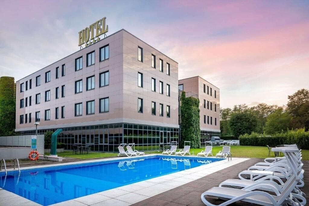 Отель Best Western Cavalieri Della Corona 4*