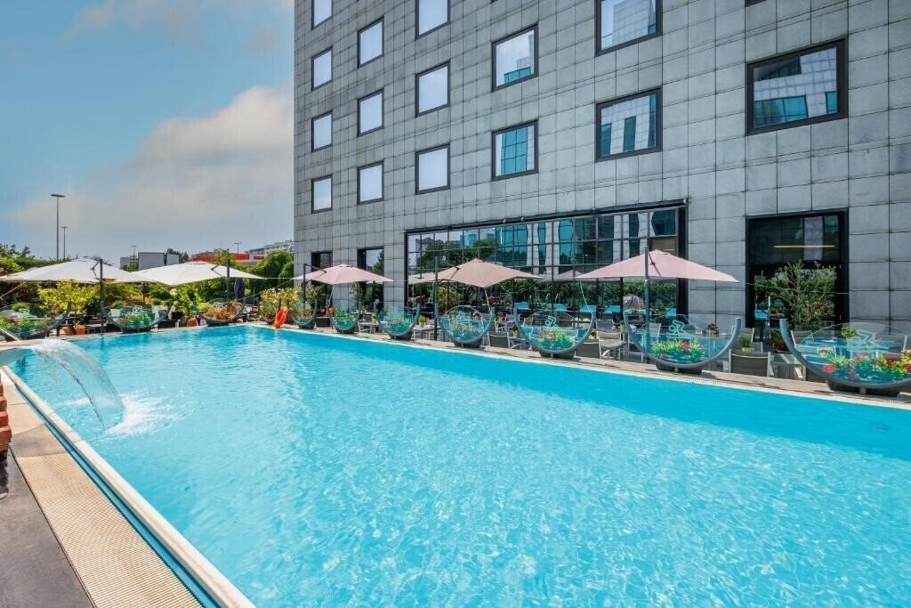 Отель Ih Hotels Milano Lorenteggio 4*