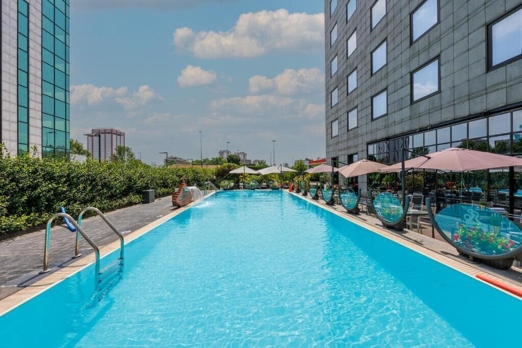 Фото Ih Hotels Milano Lorenteggio 4*