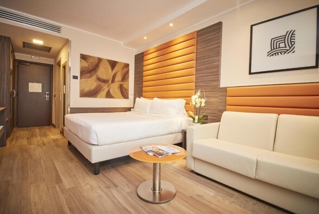 Фотография Ih Hotels Milano Lorenteggio 4*