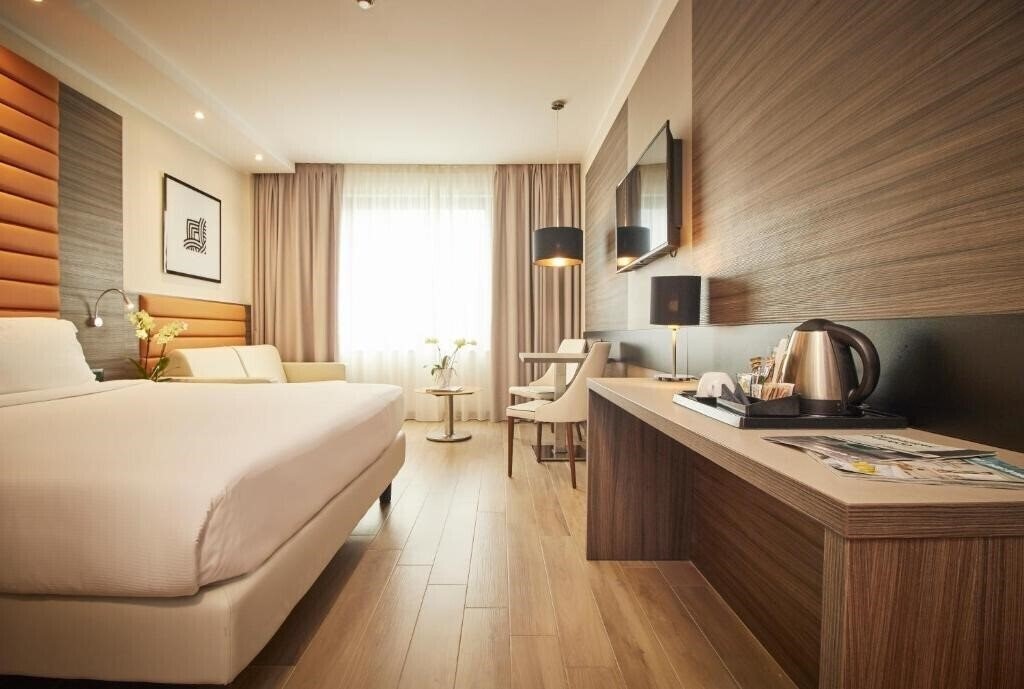 Изображение Ih Hotels Milano Lorenteggio 4*