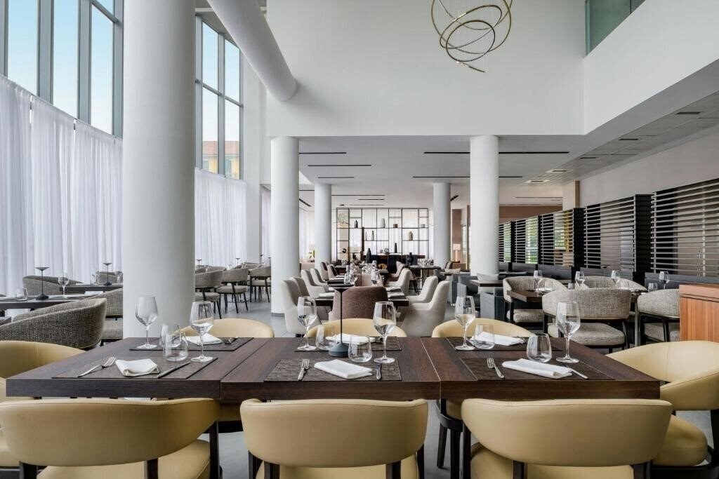 Изображение AC Hotel by Marriott Milan Sesto 4*