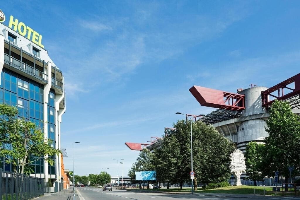 Готель B&B Milano San Siro 3*