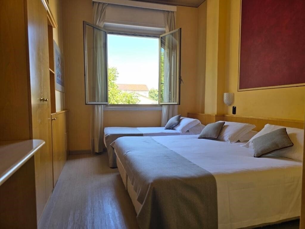 Отель Sant Ambroeus 3*