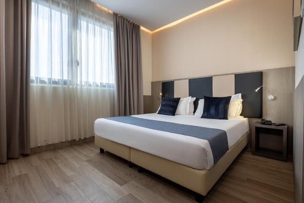 Фото IH Hotel Milano St John 4*