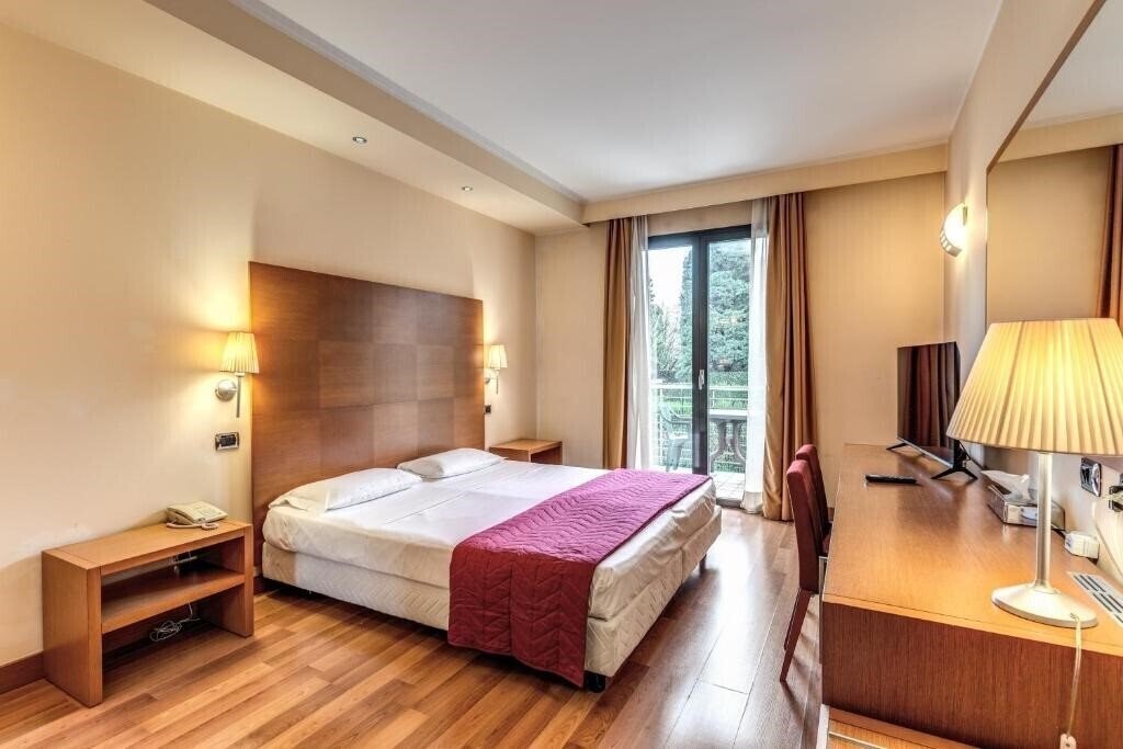 Отель Luna Hotel Motel Lago Maggiore Arona 4*