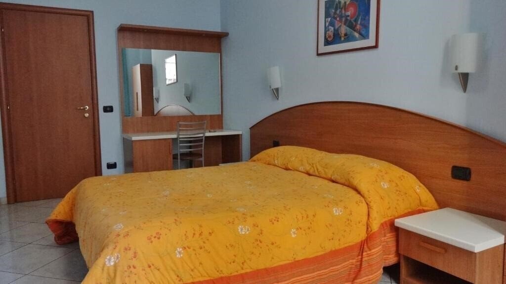 Фото Hotel 2000 2*