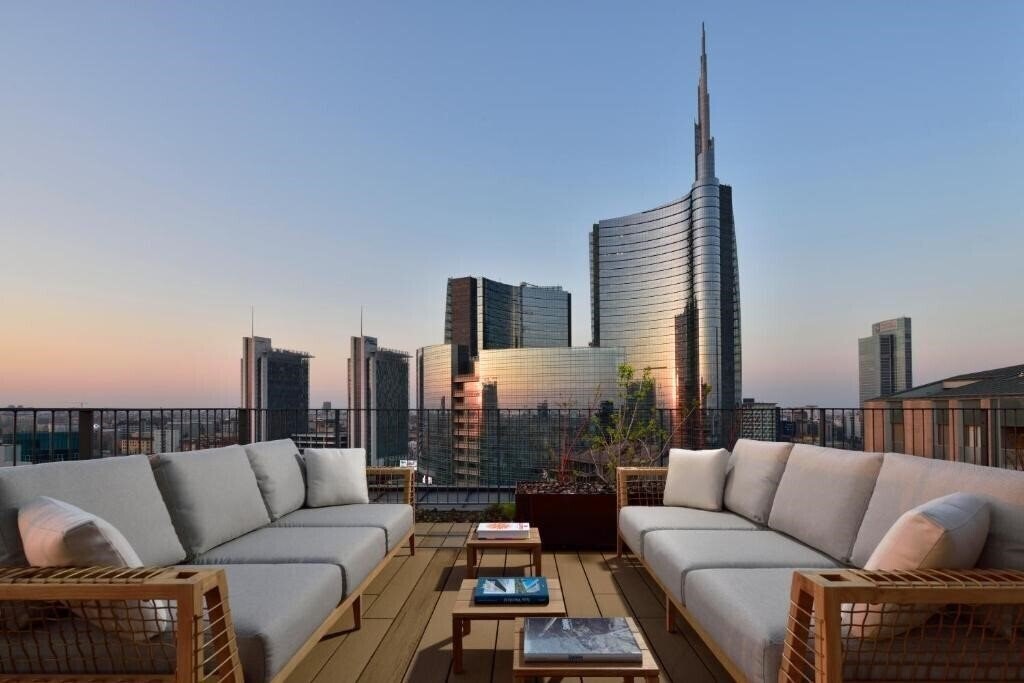 Отель Milano Verticale 4*