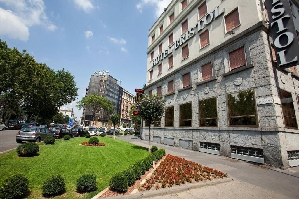 Отель Bristol Hotel 4*