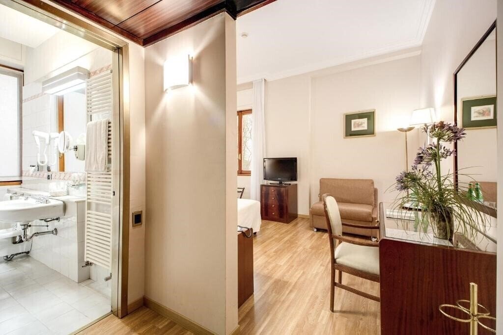 Фото Bristol Hotel 4*