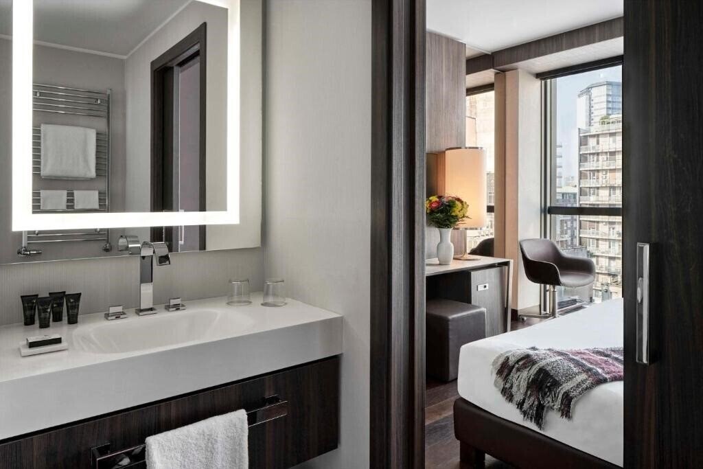 Фото Hyatt Centric Milan Centrale 4*