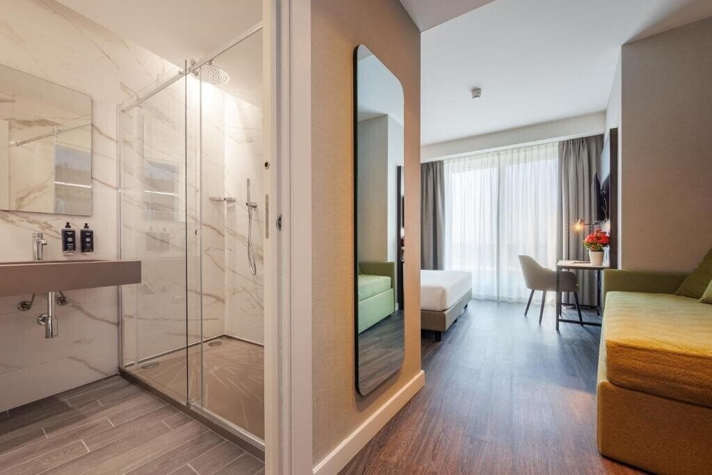 Фото Ih Hotels Milano Centrale 4*