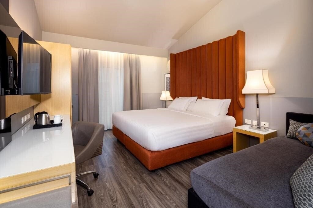 Фото Holiday Inn Milan Garibaldi Station 4*