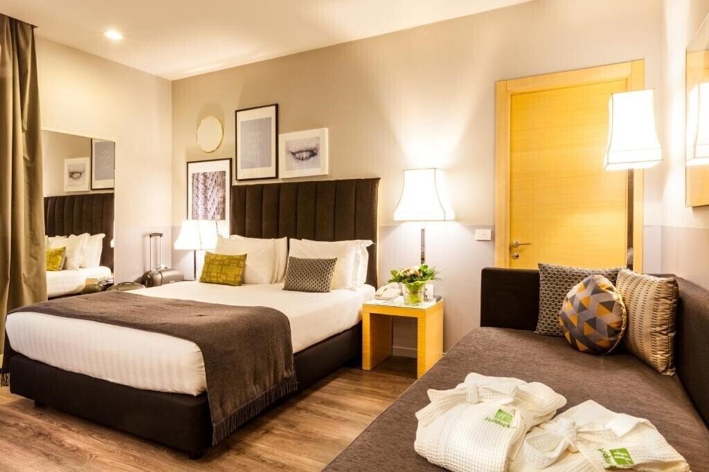 Фотографія Holiday Inn Milan Garibaldi Station 4*