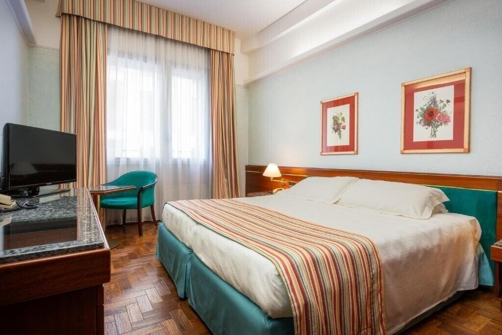 Отель Hotel Crivi's 4*
