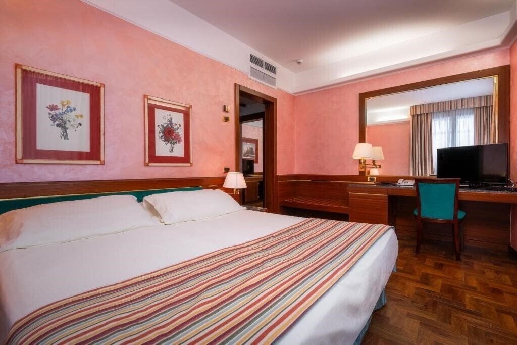 Фото Hotel Crivi's 4*