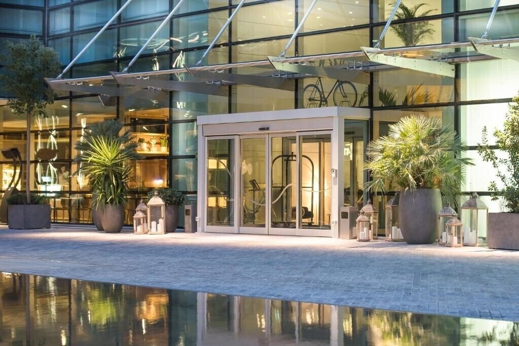 Готель Innside Milano Torre Galfa 4*