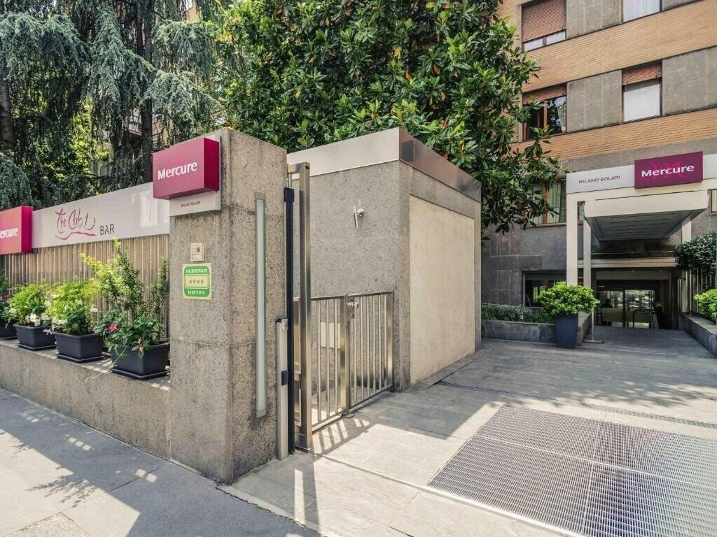 Готель Mercure Milano Solari 4*