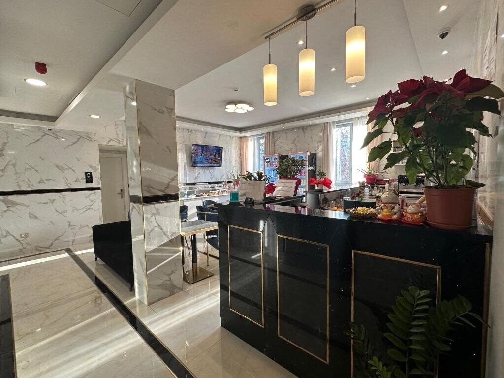 Готель Hotel Midway 3*
