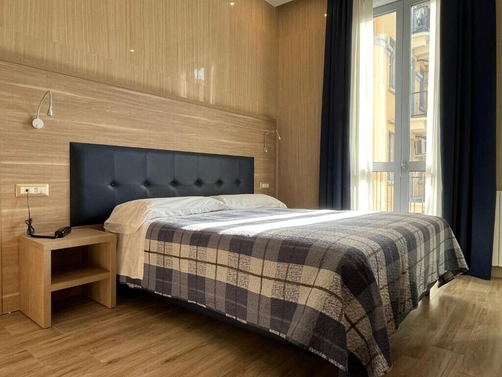 Фото Hotel Midway 3*