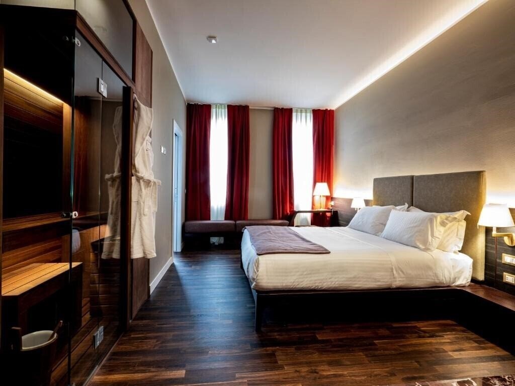 Отель 10 Keys Milano 4*