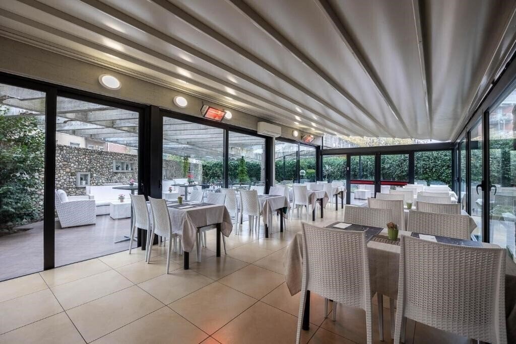 Изображение Ih Hotels Milano Eur Trezzano Sul Naviglio 4*